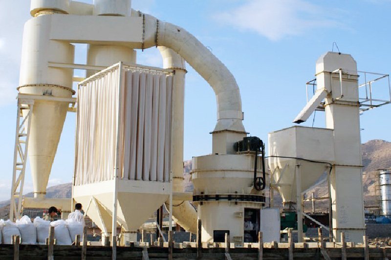 歐式梯形磨粉機(jī)現(xiàn)場(chǎng) 歐式梯形磨粉機(jī)現(xiàn)場(chǎng)