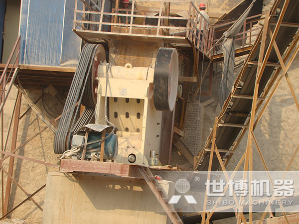 顎式破碎機碎石現場 顎式破碎機碎石現場