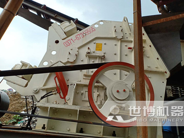 反擊式移動破碎站 反擊式移動破碎站