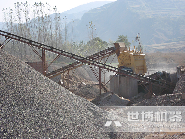 反擊式破碎生產(chǎn)線現(xiàn)場 反擊式破碎生產(chǎn)線現(xiàn)場