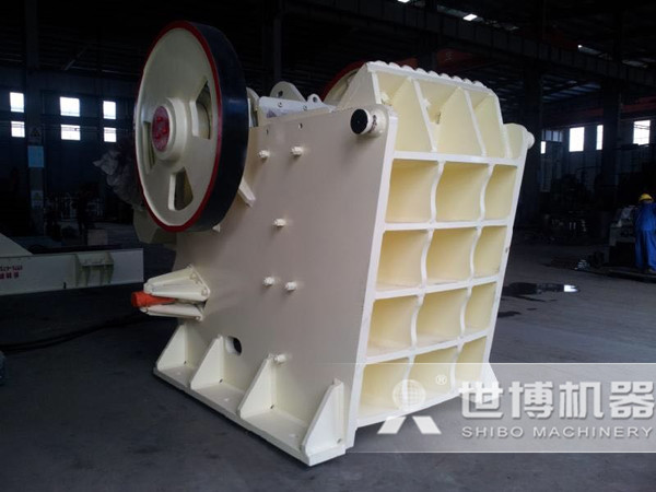 粗碎打石子機(jī)——顎式破碎機(jī) 粗碎打石子機(jī)——顎式破碎機(jī)