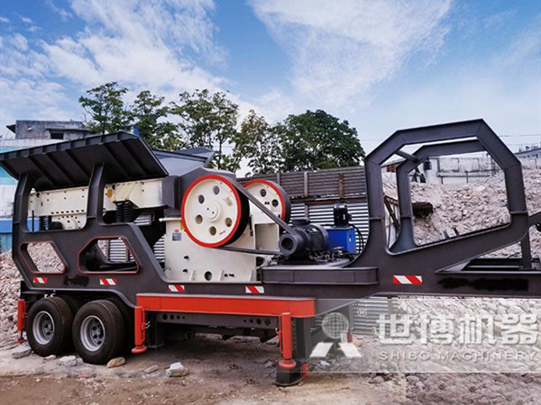 移動混凝土廢料粉碎現場 移動混凝土廢料粉碎現場