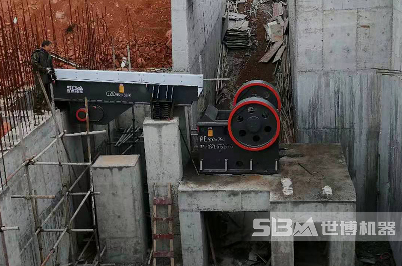 五七鄂破碎機安裝現(xiàn)場圖 五七鄂破碎機安裝現(xiàn)場圖