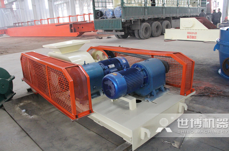 小型碎石機(jī)設(shè)備之對輥式破碎機(jī) 小型碎石機(jī)設(shè)備之對輥式破碎機(jī)