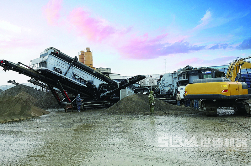 移動(dòng)篩分機(jī)現(xiàn)場(chǎng)圖 移動(dòng)篩分機(jī)現(xiàn)場(chǎng)圖