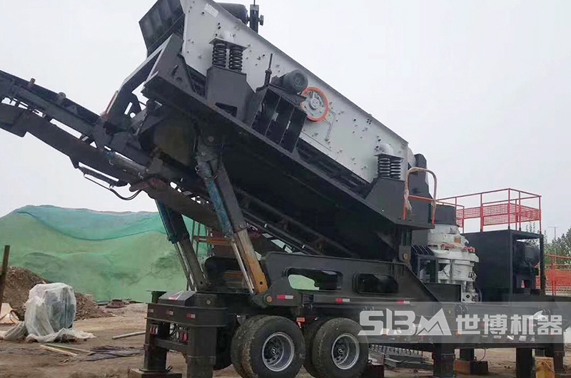 圖為圓錐破移動破碎機現場 圖為圓錐破移動破碎機現場