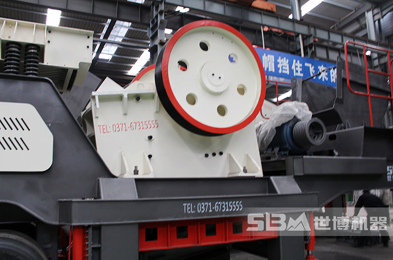 移動砂石粉碎機 移動砂石粉碎機