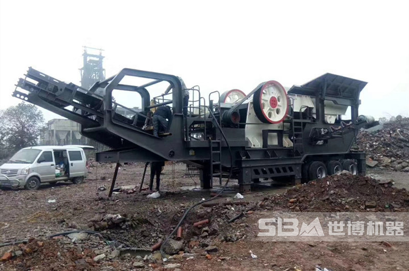 建筑垃圾專用破碎機現場圖