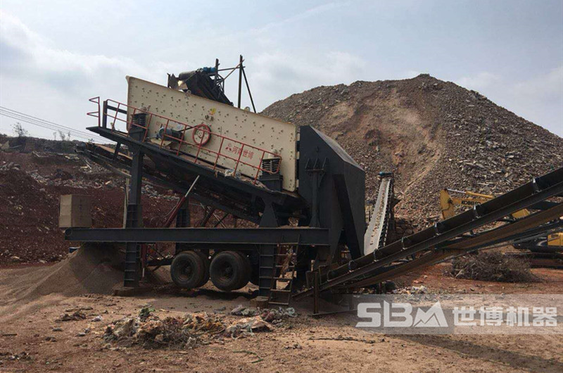 石頭移動篩分機現場圖 石頭移動篩分機現場圖