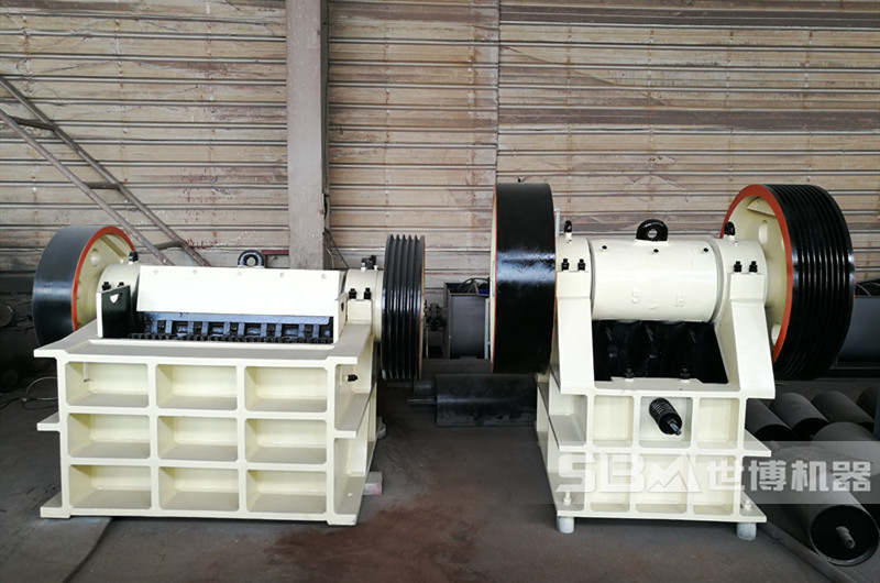 鄂式粗破碎機和顎式細(xì)破碎機對比圖 鄂式粗破碎機和顎式細(xì)破碎機對比圖