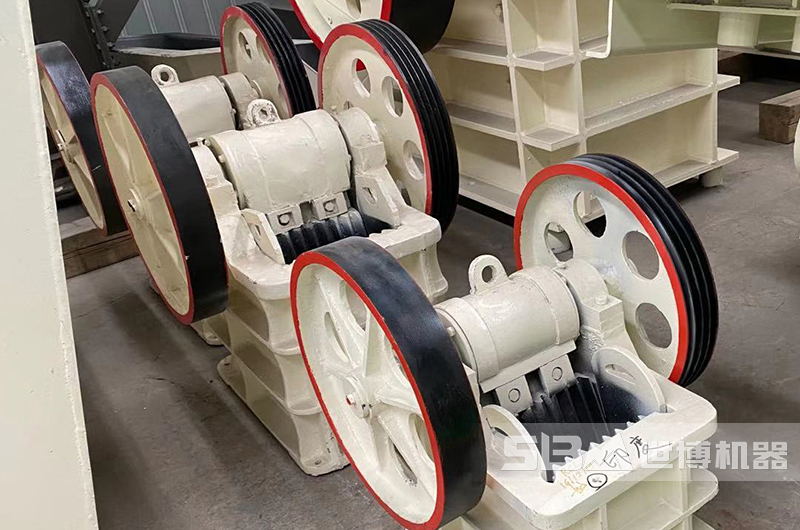 圖為小型鄂式粗破碎機 圖為小型鄂式粗破碎機