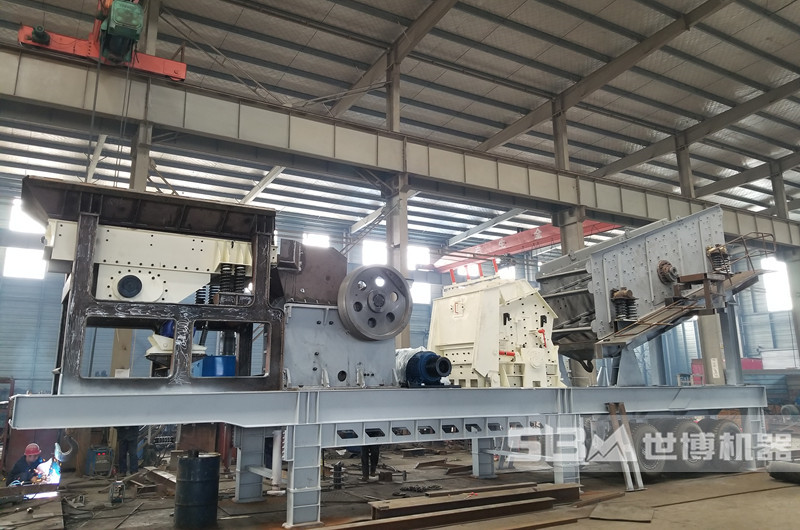 大馬力移動式柴油破碎機 大馬力移動式柴油破碎機