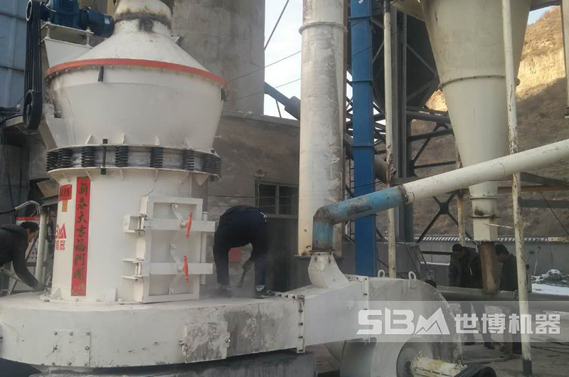 歐版立式磨粉機(jī)現(xiàn)場(chǎng)圖 歐版立式磨粉機(jī)現(xiàn)場(chǎng)圖