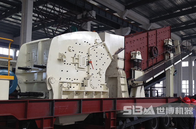 反擊式破碎機安裝在移動架上組成移動反擊破碎機 反擊式破碎機安裝在移動架上組成移動反擊破碎機