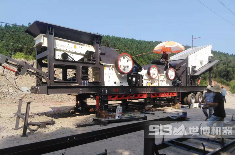 移動式建筑垃圾破碎制砂一體機安裝現(xiàn)場 移動式建筑垃圾破碎制砂一體機安裝現(xiàn)場