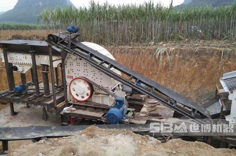 液壓錘破碎機(jī)現(xiàn)場(chǎng)圖 液壓錘破碎機(jī)現(xiàn)場(chǎng)圖