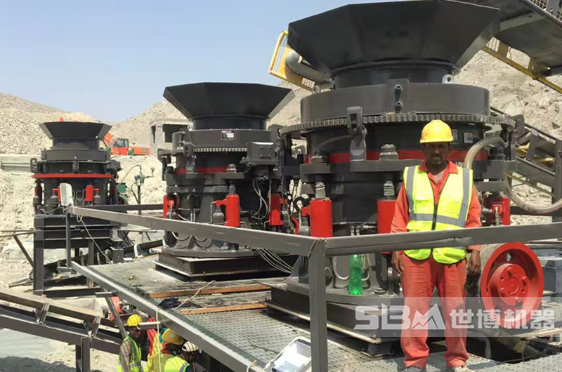 國外客戶三臺大型液壓圓錐破現場 國外客戶三臺大型液壓圓錐破現場