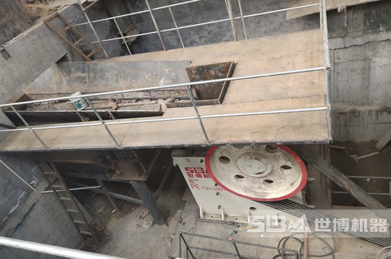 顎式破碎機破碎石頭現場 顎式破碎機破碎石頭現場