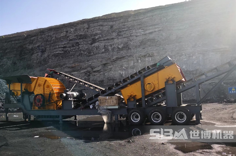 重錘式移動(dòng)破碎機(jī),配置重錘破、給料機(jī)、振動(dòng)篩 重錘式移動(dòng)破碎機(jī),配置重錘破、給料機(jī)、振動(dòng)篩