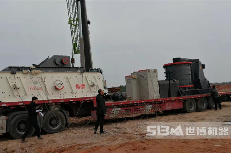 復合式破碎治沙機運輸到現場 復合式破碎治沙機運輸到現場