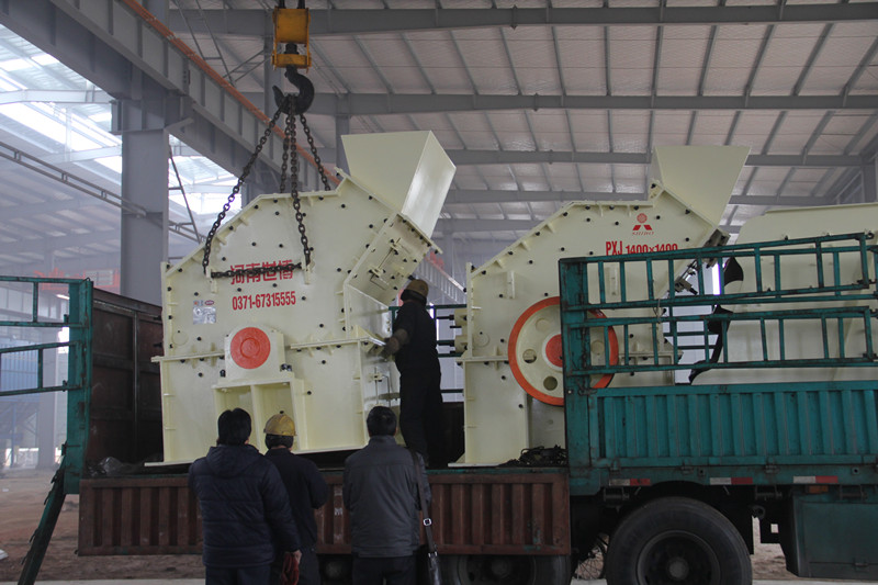 PXJ1400×1400型號(hào)的細(xì)碎機(jī)裝車 PXJ1400×1400型號(hào)的細(xì)碎機(jī)裝車