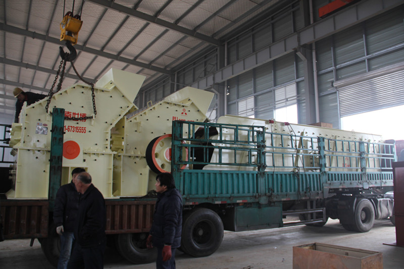 兩臺(tái)1414細(xì)碎機(jī)和一臺(tái)振動(dòng)篩發(fā)貨 兩臺(tái)1414細(xì)碎機(jī)和一臺(tái)振動(dòng)篩發(fā)貨