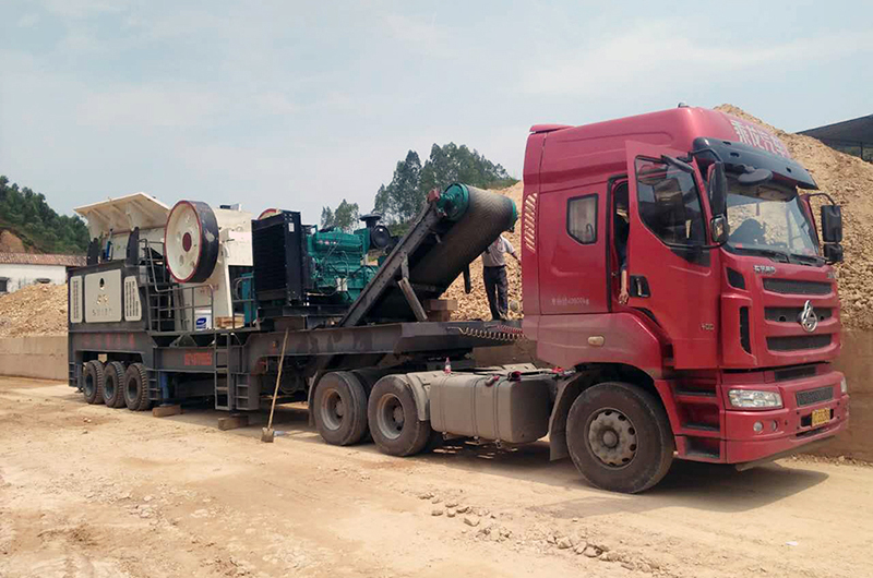 移動(dòng)破碎機(jī)帶柴油機(jī)一體機(jī) 移動(dòng)破碎機(jī)帶柴油機(jī)一體機(jī)