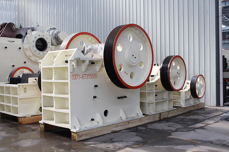 鄂破機，粗碎沙石粉碎機