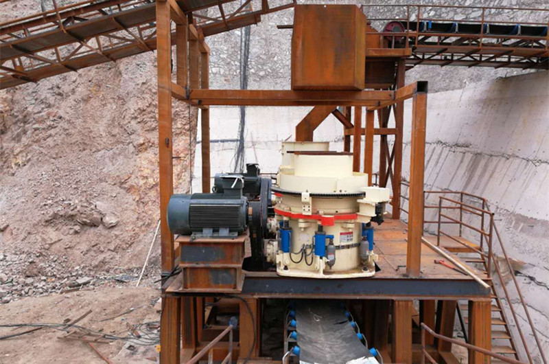 某客戶石料場，液壓圓錐破碎機現場