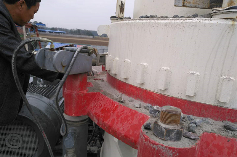 大型圓錐破電機拆卸現場 大型圓錐破電機拆卸現場