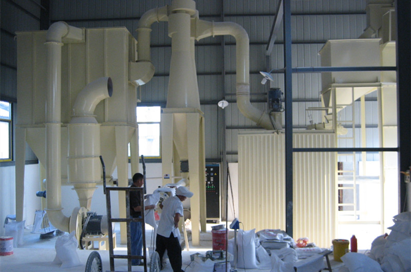 膩子粉磨粉生產包裝現場 膩子粉磨粉生產包裝現場