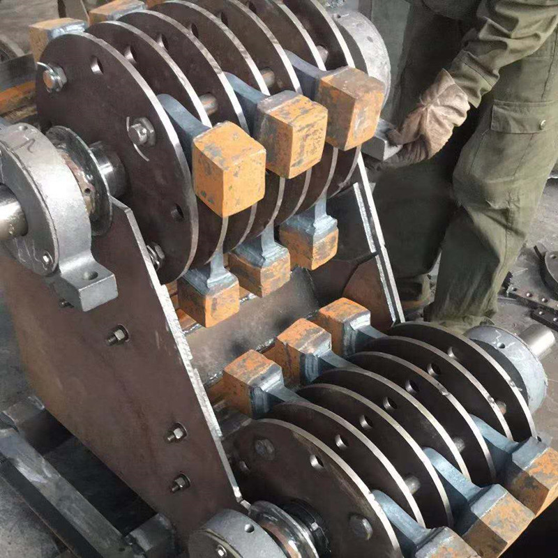 雙級破碎機(jī)錘頭細(xì)節(jié)圖 雙級破碎機(jī)錘頭細(xì)節(jié)圖