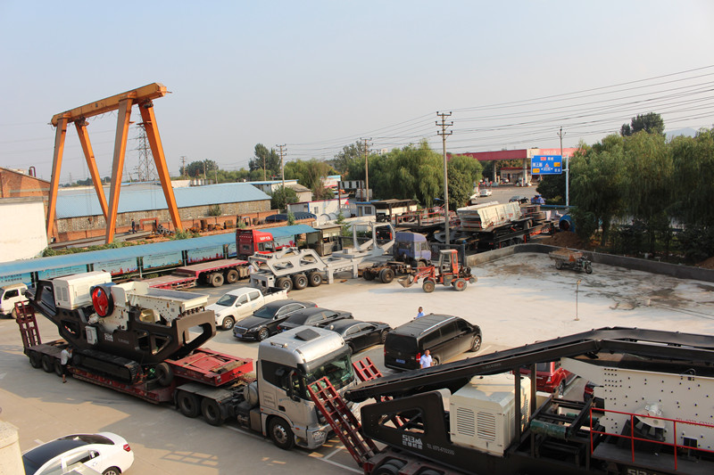 世博石頭破碎機(jī)廠家履帶破碎站 世博石頭破碎機(jī)廠家履帶破碎站