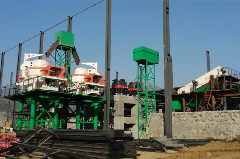 大型碎石制砂機安裝現場 大型碎石制砂機安裝現場