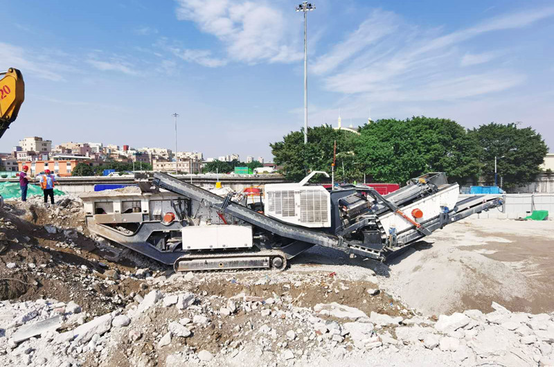 移動式柴油破碎機現場圖 移動式柴油破碎機現場圖