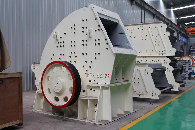 大型重錘式破石機(jī) 大型重錘式破石機(jī)