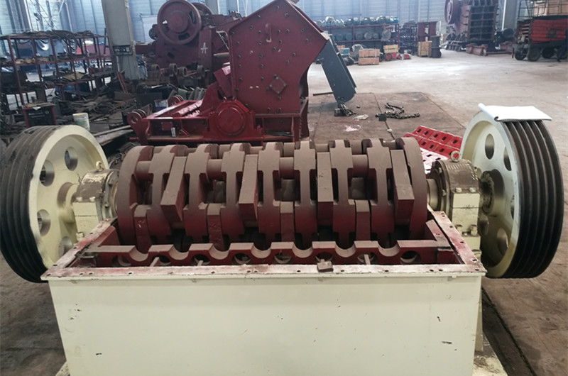 錘式破石機(jī)內(nèi)部結(jié)構(gòu)圖 錘式破石機(jī)內(nèi)部結(jié)構(gòu)圖