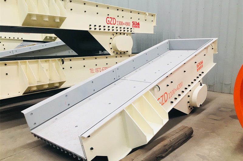 大型石料給料機(jī)設(shè)備車間圖,GZD1300x4900型號(hào) 大型石料給料機(jī)設(shè)備車間圖,GZD1300x4900型號(hào)