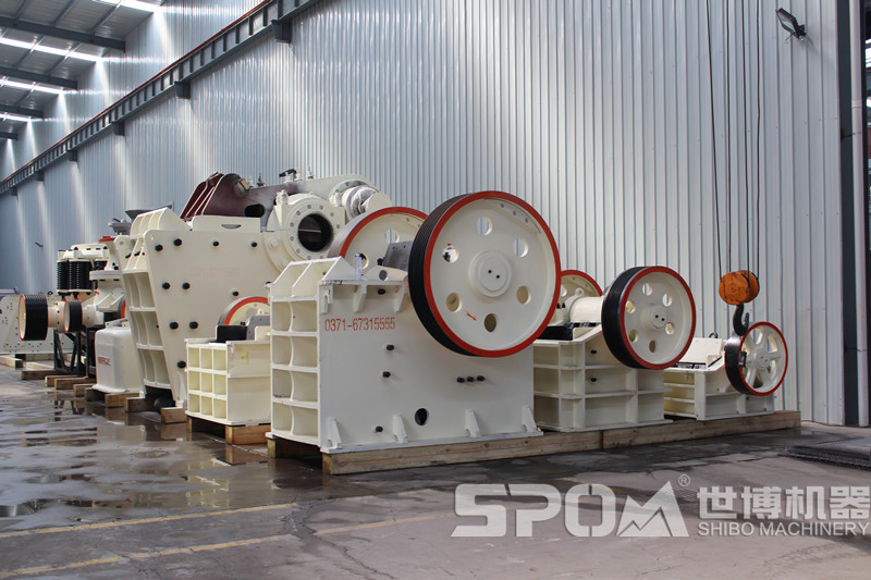 大小各種型號的顎式破碎機 大小各種型號的顎式破碎機