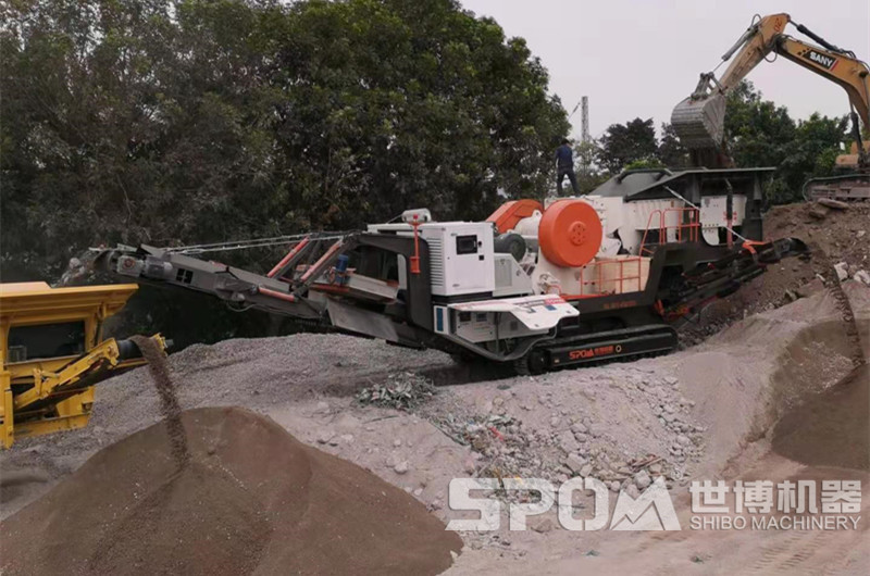 顎破履帶移動破碎機,一臺履帶破就是一條生產(chǎn)線 顎破履帶移動破碎機,一臺履帶破就是一條生產(chǎn)線