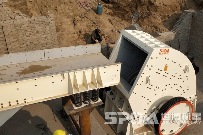 1512重錘破碎機現場圖,進料口細節圖 1512重錘破碎機現場圖,進料口細節圖