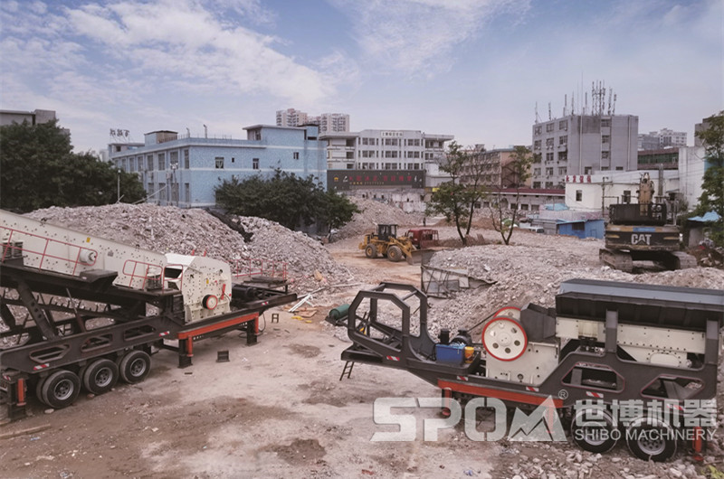 輪胎式移動破碎站破碎建筑垃圾現場 輪胎式移動破碎站破碎建筑垃圾現場