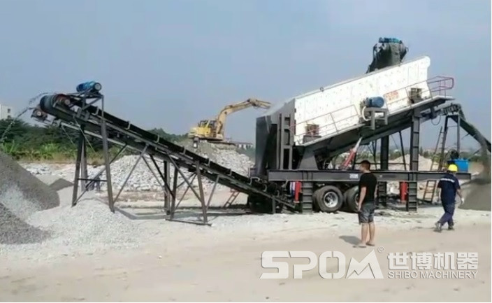 移動方便的石子振動篩現場圖 移動方便的石子振動篩現場圖