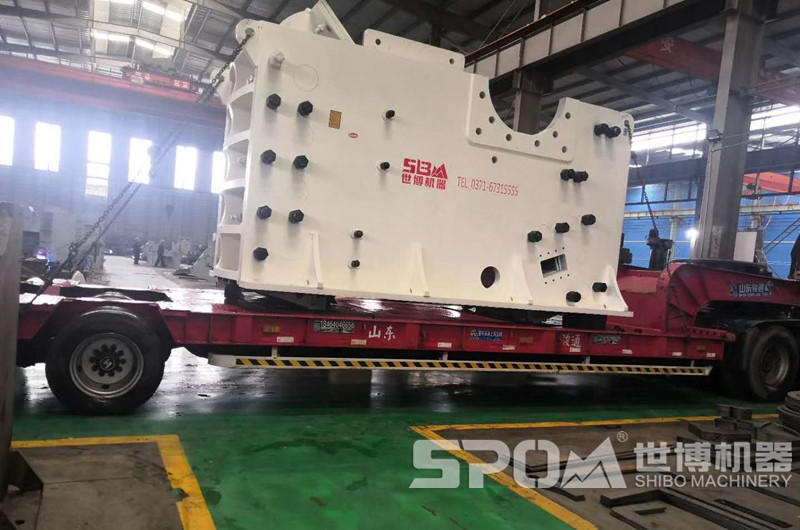 1215破碎機裝車發貨