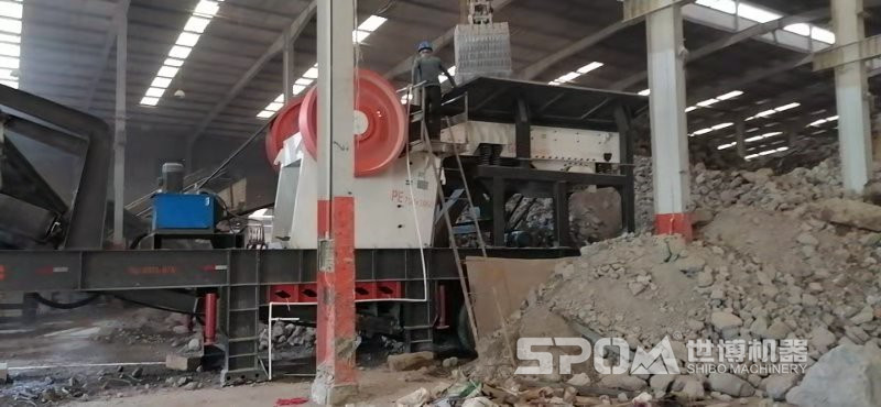 粗碎移動石料破碎機 粗碎移動石料破碎機