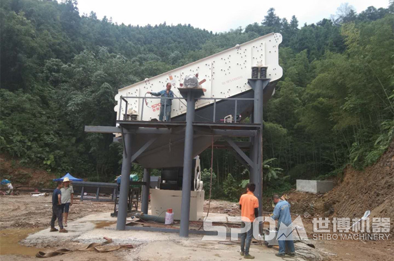 振動篩安裝現場圖,安裝角度可見 振動篩安裝現場圖,安裝角度可見