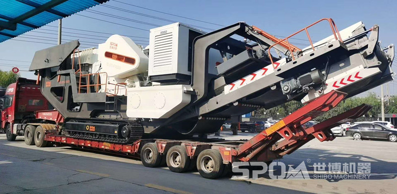 顎破履帶移動破碎機裝車發(fā)貨圖 顎破履帶移動破碎機裝車發(fā)貨圖