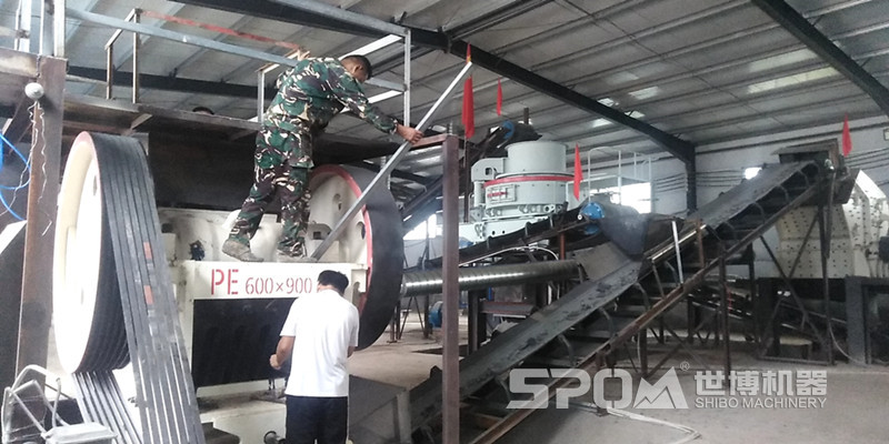 機(jī)制砂生產(chǎn)現(xiàn)場(chǎng)圖 機(jī)制砂生產(chǎn)現(xiàn)場(chǎng)圖