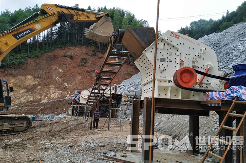 鄂破反擊破碎石機現場圖 鄂破反擊破碎石機現場圖