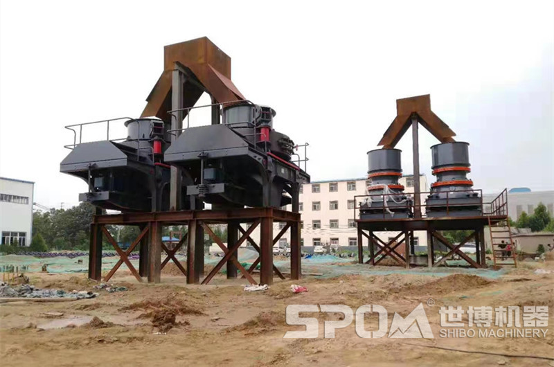 采石場圓錐破和制砂機安裝現(xiàn)場 采石場圓錐破和制砂機安裝現(xiàn)場